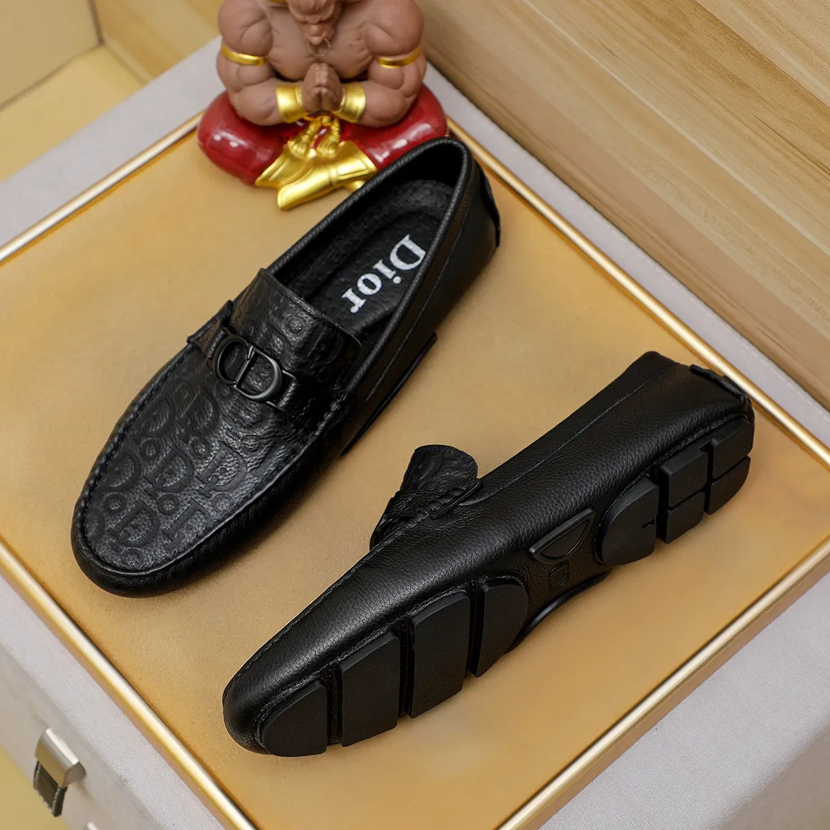 Men's shoes 💰380 🕷️🕷️[Dior] Dior's new casual men's shoes are launched in Hong Kong counters. Official website 1:1 production. Italian original first-layer cowhide + 🐷 leather lining. Designed by European and American masters. Perfect shape to create counter quality, solid color rubber wear-resistant outsole and classic dazzling toe! Super versatile and very comfortable. High-end without losing taste, fashionable and novel! ! Absolute focus! Colors available! Code number 38-44 (45.46 customized)